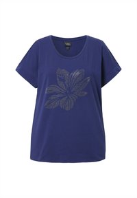 Mørkeblå bomulds t-shirt med korte ærmer, rund halsudskæring og et blomstermotiv med sølvdetaljer foran.