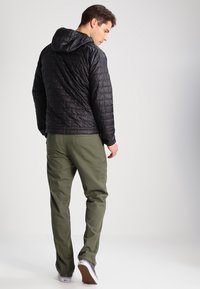 Patagonia NANO PUFF HOODY - Žieminė striukė - black