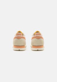 Reebok Classic CLASSIC LEATHER - Sporta apavi - vintage chalk/classic beige/clay