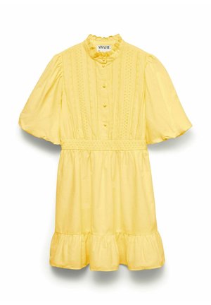 Kollane lühike kleit patsikujuliste varrukatega, ees nööbitav, volditud kõrge kraega, litritega kaunistatud ülaosaga ja kogutud äärega.