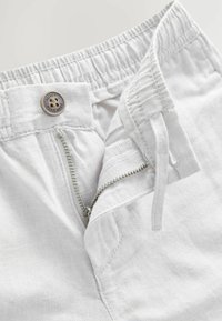 Unselected, light grey