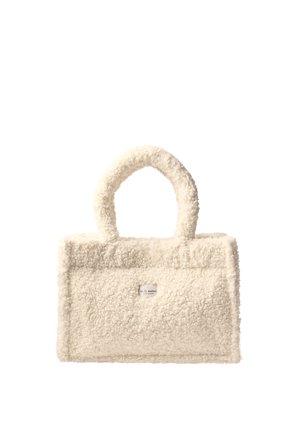 Sac fourre-tout rectangulaire écru en tissu doux et texturé type ours en peluche avec deux poignées arrondies, affichant une petite étiquette au centre devant.