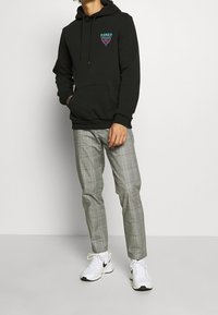 YOURTURN Jersey con capucha - black