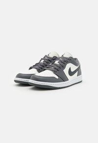 Jordan AIR JORDAN 1 LOW - Baskets basses - sail/off noir/dark grey/white