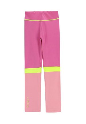 Jasnoróżowe legginsy z jaśniejszą różową dolną częścią, neonowo żółtym paskiem i napisem "LEMON" w pobliżu lewej kostki.