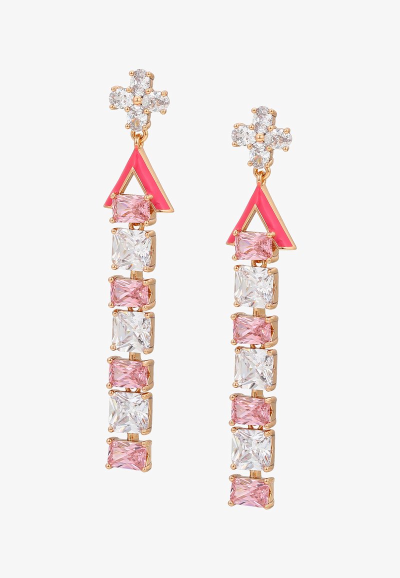 Náušnice v zlatej farbe majú květinový dizajn na upevnení, s príveskom z striedajúcich sa ružových a čírych obdĺžnikových kamienkov a žiarivými ružovými trojuholníkovými akcentmi.