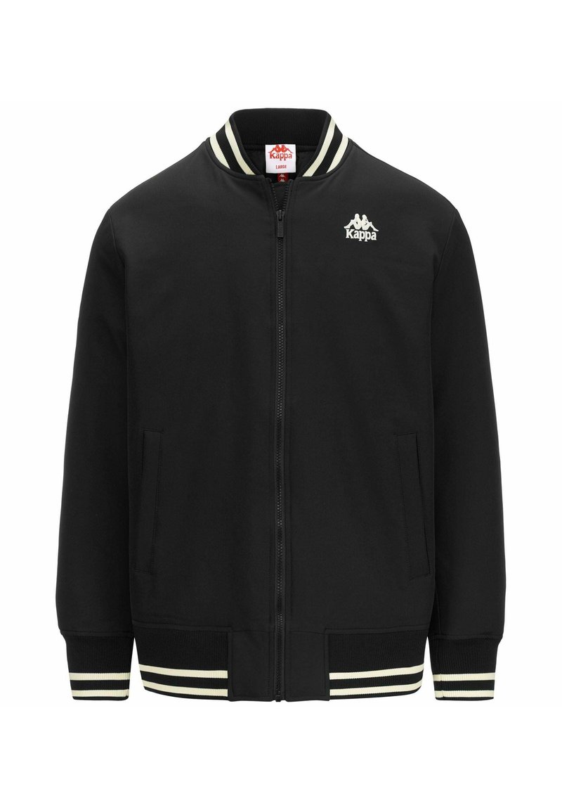 Giacca nera con zip e colletto e polsini a coste bianchi. Presenta tasche laterali e un piccolo logo Kappa sul petto. Texture liscia.