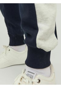 Jack & Jones JPSTWILL JJREID granatowy