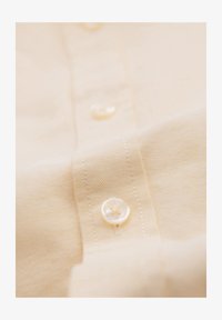 Non sélectionné, light yellow