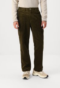 Converse - GO TO HARBOR PANTS UNISEX - Stoffhose - surplus olive Thumbnail-Bild 1