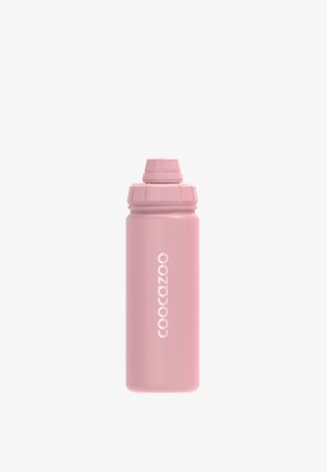 Pinkfarbene wiederverwendbare Wasserflasche mit breitem Schraubverschluss und vertikal auf der Seite gedrucktem „coocazoo“-Logo.