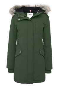 Grüne Parkajacke mit einem mit Fell gefütterten Kapuze, ausgestattet mit einem Reißverschluss vorne, seitlichen Taschen, gerippten Bündchen und einer kontrastierenden schwarzen Innenauskleidung.