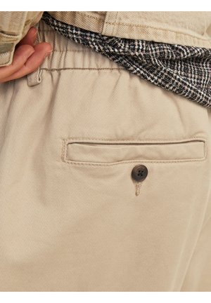 Jack & Jones JPSTKARL JJLAWRENCE SOUTH - Trousers - crockery