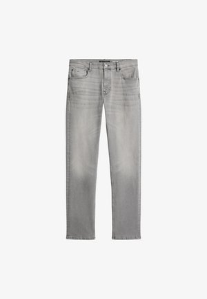 Szare dżinsy z lekko wyblakłym wykończeniem, prosty krój nogawek, pięć kieszeni oraz zapięcie na guzik.