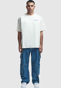 2Y Studios THOUGHTS - Marškinėliai su spaudiniu - off white