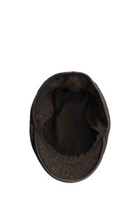 Ruskea tweed-hattu, jossa on herringbone-kuvio, musta sisävuori ja sileä nahkahattu. Sisäosa on pehmeä ilman näkyvää varustusta.