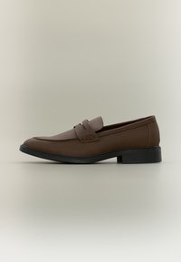 Επιλέχθηκε, dark brown