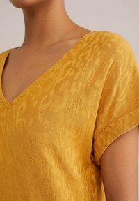 WE Fashion Apdrukāts T-krekls - mustard yellow