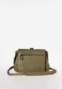 Borsa a tracolla in pelle verde oliva con finitura testurizzata, tasca frontale con zip, tracolla regolabile e chiusura a scatto superiore.