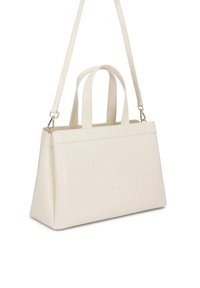 Τσαντάκι ορθογώνιο σε κρεμ απόχρωση με δύο κοντές λαβές και ένα αποσπώμενο μακρύ λουράκι για τον ώμο, με ομαλή υφή και δομημένο σχέδιο.