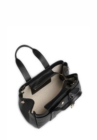 Borsa a mano in pelle nera con texture martellata, dotata di due manici superiori, una tasca interna con cerniera e dettagli in metallo dorato sui bordi.