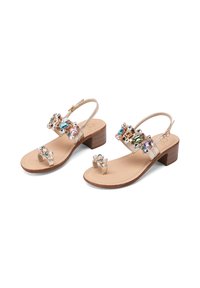 Sandali slingback dorati con decorazioni in gioielli di colori pastello, design open-toe e tacco a blocco. Parte superiore e soletta in pelle morbida.