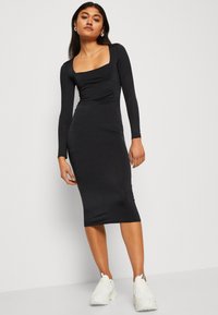 WAL G. SQUARE NECK MIDI - Koktélruha / Partiruha - black