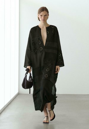 Massimo Dutti, EMBROIDERED DETAIL DRESS - Robe longue - black