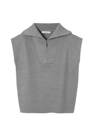 Grå ribstrikket pullover med en høj krave og halv lynlås. Har korte ærmer og en afslappet pasform, lavet af tekstureret strikstof.