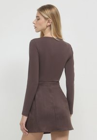 Calliope À COL EN V - Maglietta a manica lunga - marrone