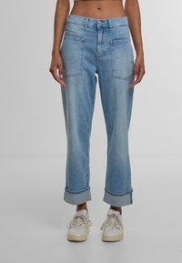 LIBERTA TU - Sirgete säärtega teksad - light blue used