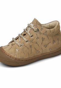 Hnědé semišové boty s texturovaným vzorem zlatých srdcí, hnědými tkaničkami a gumovou podrážkou. Kulatá špička a polstrovaný límec pro pohodlí.