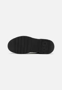 HUGO Stringate sportive - black