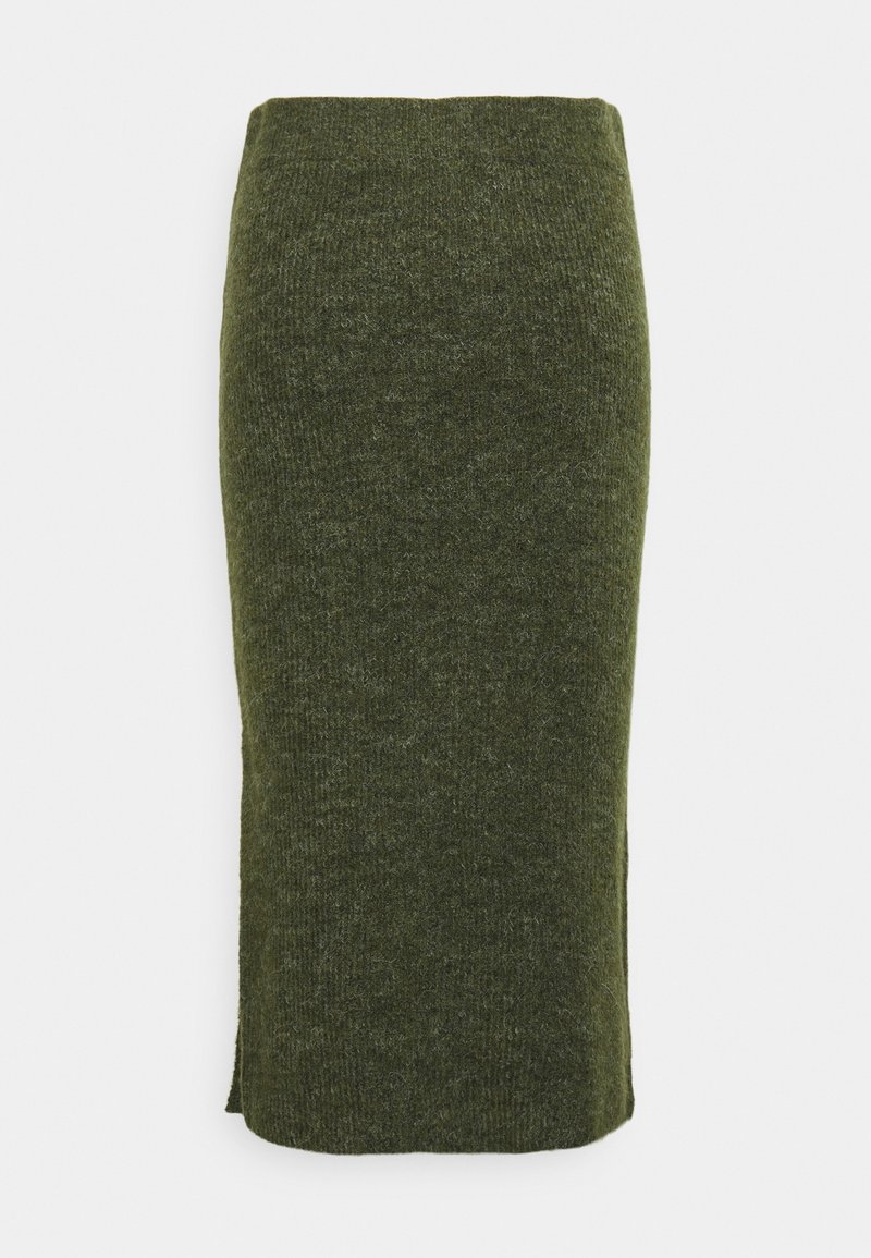 Jupe crayon midi tricotée vert olive avec une texture douce et duveteuse et une petite fente latérale à l'ourlet.