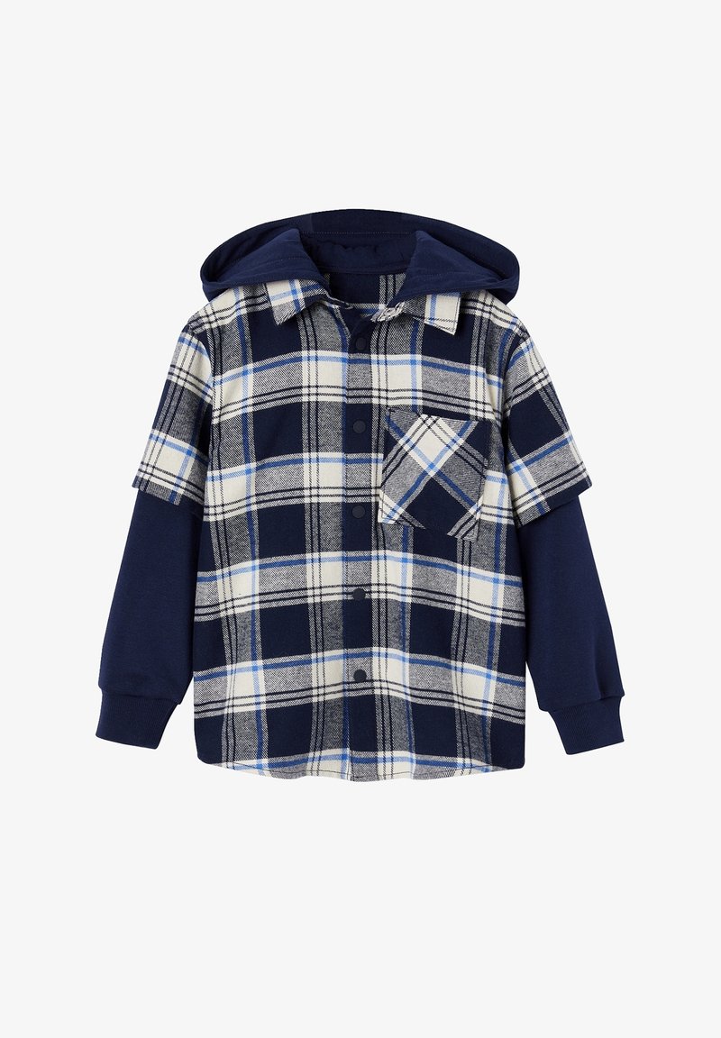Chemise à carreaux bleu marine et blanche à boutons, avec capuche bleu marine attachée et manches longues, et une poche poitrine sur le devant côté gauche.