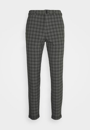 Pantaloni slim fit da uomo in grigio scuro con un sottile motivo a quadri nero, chiusura frontale con bottoni e orli risvoltati.