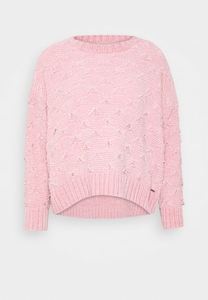 Lichtroze gebreide trui met een gestructureerd geometrisch patroon, lange mouwen, ronde hals en geribbelde boorden en zoom, voor iets korter.