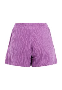 Paarse badstof shorts met een gestructureerd zebra-streep patroon, elastische tailleband en een losse pasvorm. Geschikt voor casual gebruik of om in te ontspannen.