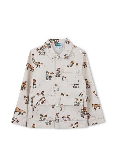 Beige kindervest met knoopsluiting, drie zakken aan de voorkant en een patroon met cartoonpaarden.