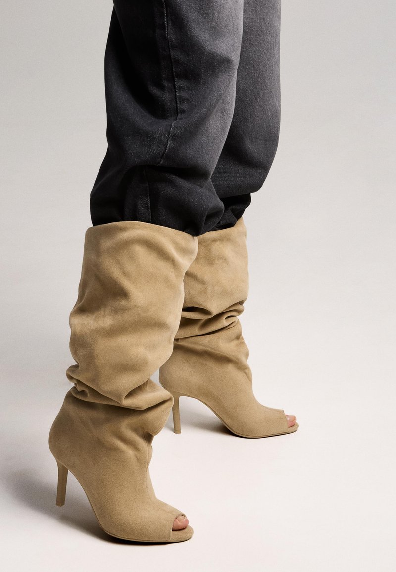 Bershka Csizmák - sand