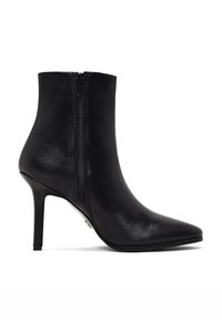 Bottines en cuir noir avec un bout pointu, un talon haut et une fermeture éclair sur le côté. Texture lisse et design épuré.