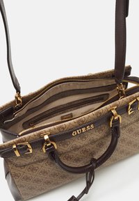 Guess SESTRI LOGO LUXURY SATCHEL - Käekott - latte logo/brown