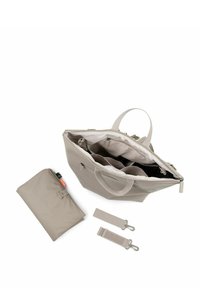 Geantă tote bej, confecționată dintr-un material rezistent, având închidere cu fermoar, multiple compartimente și două bretele detașabile. Include un pouch asortat.