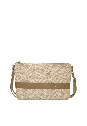 Pochette rectangulaire beige et blanche avec motif géométrique en losanges, bande en cuir marron clair sur le devant, et sangle de poignet amovible.