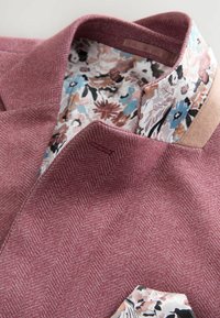 Thumbnail Image 6
