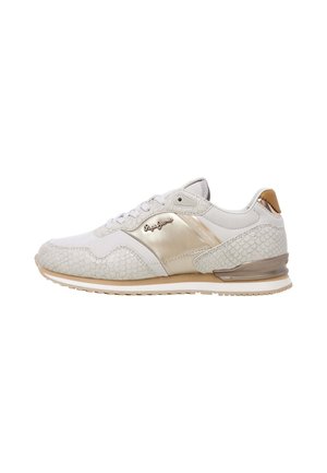 Witte en beige sneaker met gestructureerde details, metalen zijpaneel, merklogo en gevoerde hielzool.