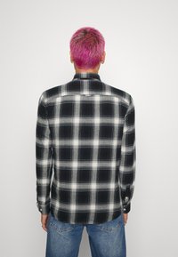 Only & Sons ONSLUCA LIFE CHECK - Camisa - dark navy