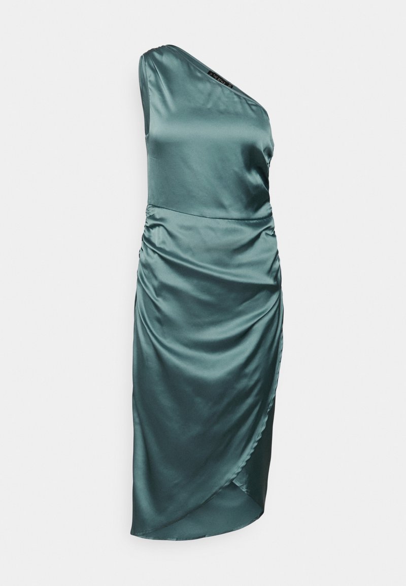 Robe en satin teal avec un design asymétrique à une épaule, texture drapée et accents froncés sur le côté. Longueur midi avec ourlet incurvé.