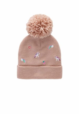 Berretto di maglia in rosa chiaro con un grande pompon in cima. I dettagli ricamati includono unicorni, arcobaleni, fiori e fragole.