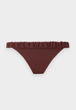 Bas de bikini marron texturé avec une ceinture élastique froncée, présenté sur un fond gris clair uni.